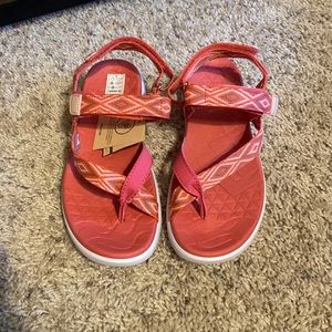Kamik women’s sandals